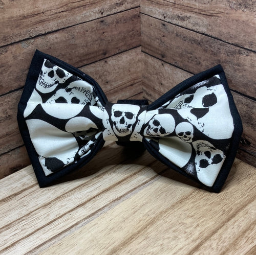 Glow in the dark scary skulls on black fabric, cotton pet Bowtie