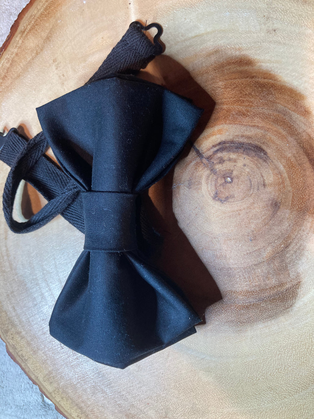 Black cotton pre-tied bow tie
